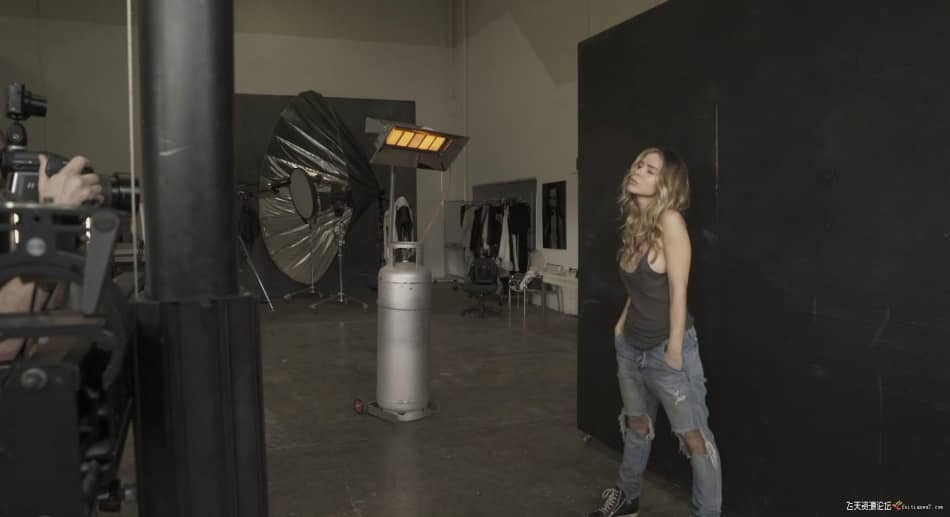[人像摄影教程] 摄影师 Peter Coulson 棚拍美女模特Bonnee摆姿势教程-中英字幕 摄影 第1张